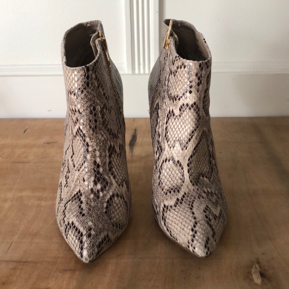 Steve Madden snakeskin bootie. Used in great condition.